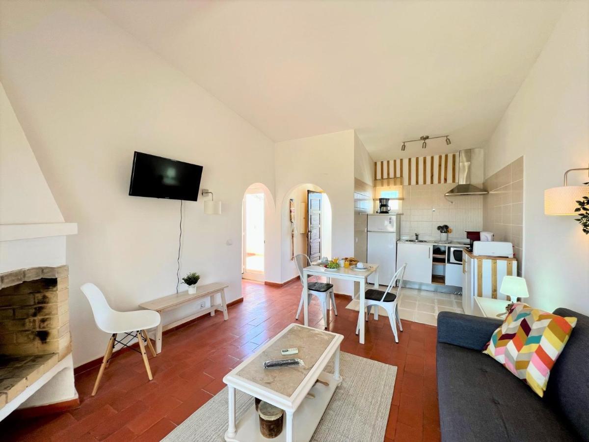 Armacao De Pera Twins 1 By Homing Apartment ภายนอก รูปภาพ